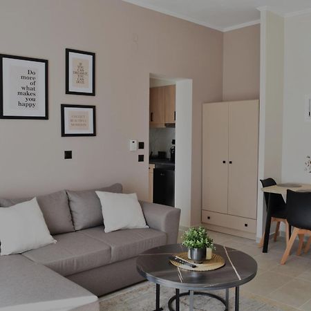 Pnoe Apartments กาโต ลูตรากี ภายนอก รูปภาพ