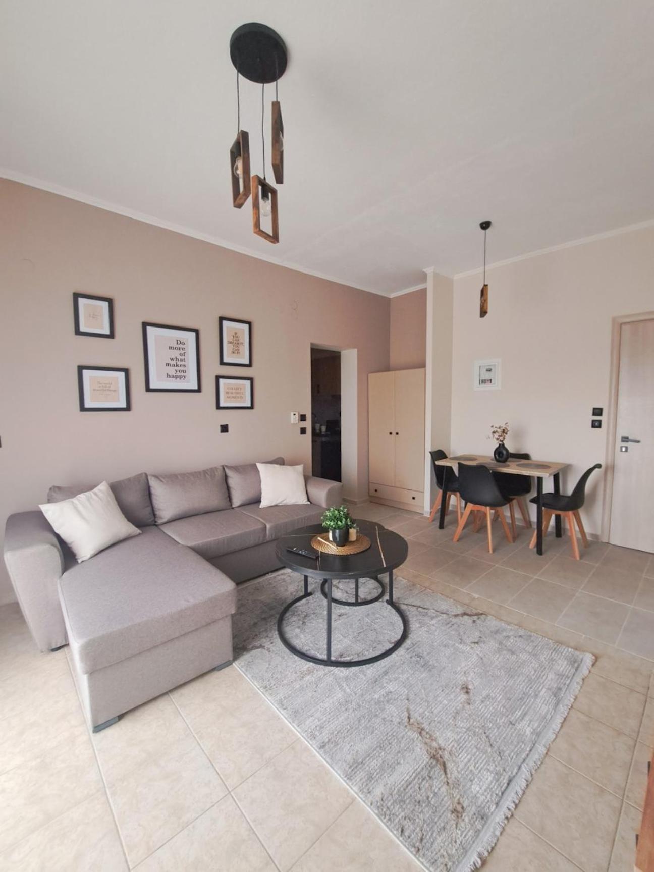 Pnoe Apartments กาโต ลูตรากี ภายนอก รูปภาพ