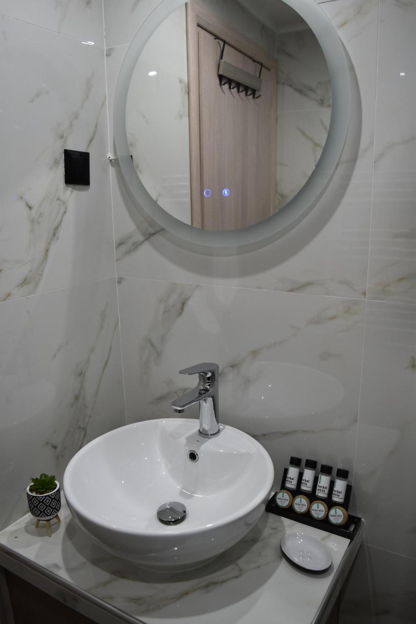 Pnoe Apartments กาโต ลูตรากี ภายนอก รูปภาพ