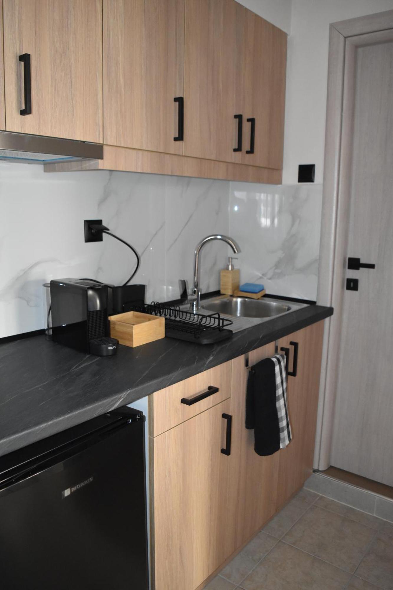 Pnoe Apartments กาโต ลูตรากี ภายนอก รูปภาพ