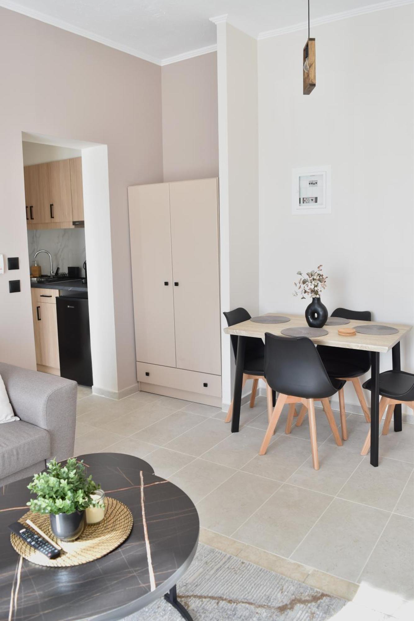 Pnoe Apartments กาโต ลูตรากี ภายนอก รูปภาพ